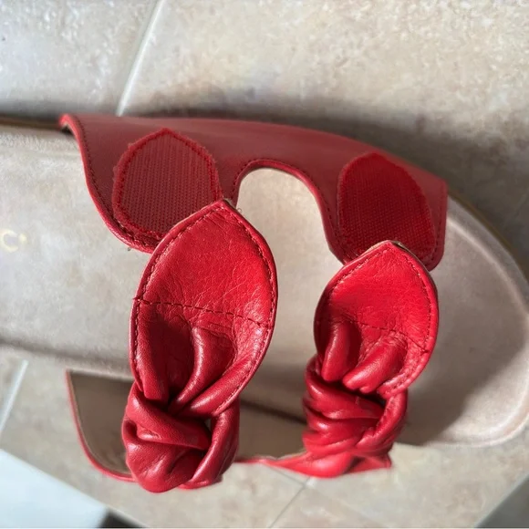 Vionic Alara Red Knotted Sandals - Picture 4 of 6